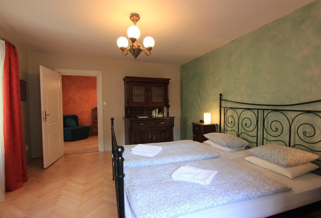 Vlasska House At The 3 Swallows Hotel Prague Room photo